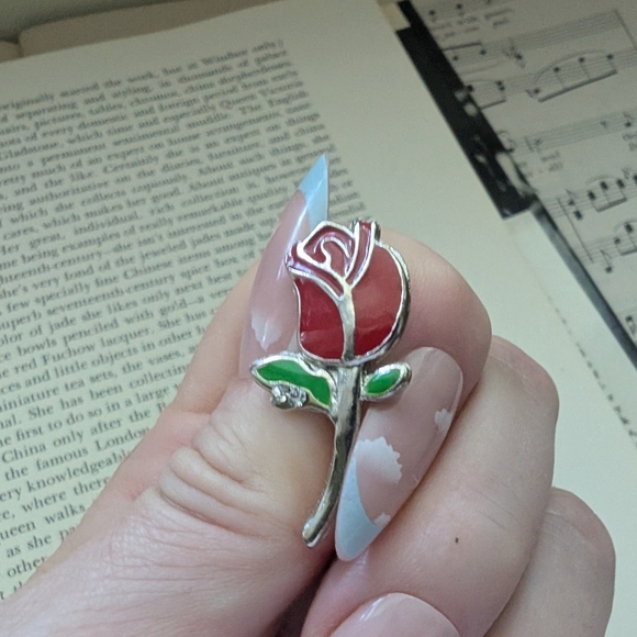 Elegant Red Rose Silver Brooch - Picture 1 of 7